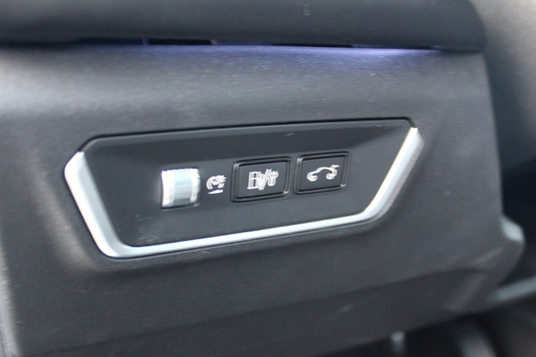 Lynk & Co 01 1.5-180pk. Luxe hybride rijden voor een reëel bedrag ! Trekgewicht 1.800kg ! Autm. airco, navigatie, telefoonvoorb., metallic lak, LM wielen, elektr. panodak, camera 360gr., adaptieve cruise cntrl., LED verlichting, Apple carplay/Android auto etc etc