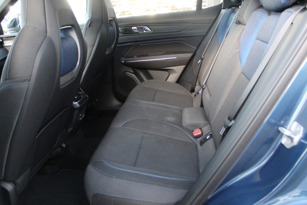 Lynk & Co 01 1.5-180pk. Luxe hybride rijden voor een reëel bedrag ! Trekgewicht 1.800kg ! Autm. airco, navigatie, telefoonvoorb., metallic lak, LM wielen, elektr. panodak, camera 360gr., adaptieve cruise cntrl., LED verlichting, Apple carplay/Android auto etc etc