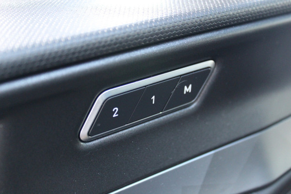 Lynk & Co 01 1.5-180pk. Luxe hybride rijden voor een reëel bedrag ! Trekgewicht 1.800kg ! Autm. airco, navigatie, telefoonvoorb., metallic lak, LM wielen, elektr. panodak, camera 360gr., adaptieve cruise cntrl., LED verlichting, Apple carplay/Android auto etc etc