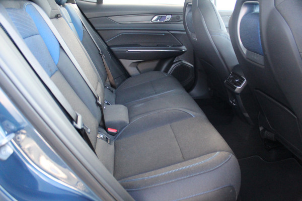 Lynk & Co 01 1.5-180pk. Luxe hybride rijden voor een reëel bedrag ! Trekgewicht 1.800kg ! Autm. airco, navigatie, telefoonvoorb., metallic lak, LM wielen, elektr. panodak, camera 360gr., adaptieve cruise cntrl., LED verlichting, Apple carplay/Android auto etc etc