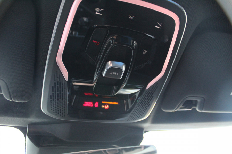 Lynk & Co 01 1.5-180pk. Luxe hybride rijden voor een reëel bedrag ! Trekgewicht 1.800kg ! Autm. airco, navigatie, telefoonvoorb., metallic lak, LM wielen, elektr. panodak, camera 360gr., adaptieve cruise cntrl., LED verlichting, Apple carplay/Android auto etc etc