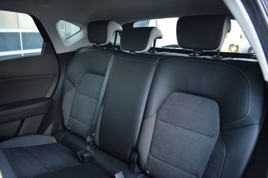 Renault Captur 1.6 E-Tech Plug-in Hybrid 160 Edition One | Trekhaak | Half Leer | Bose | 360 | Stuurverwarming