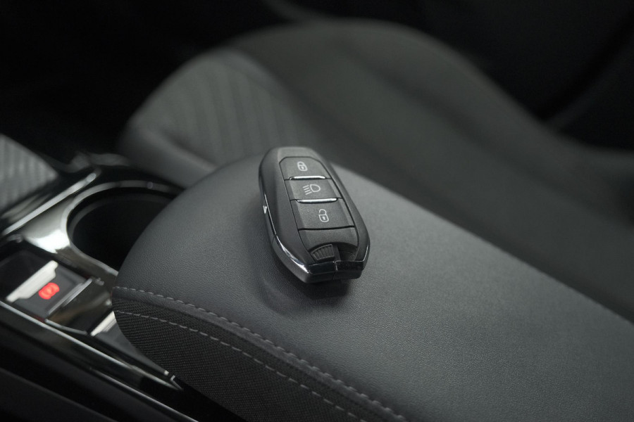 Peugeot 2008 Hybrid 136 e-DCS6 Allure | 360 Camera | Adaptieve Cruise Control | Dodehoekdetectie | Navigatie