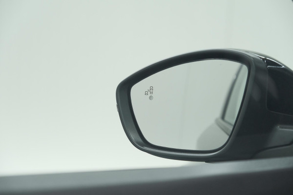 Peugeot 2008 Hybrid 136 e-DCS6 Allure | 360 Camera | Adaptieve Cruise Control | Dodehoekdetectie | Navigatie