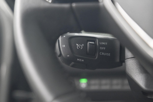 Peugeot 2008 Hybrid 136 e-DCS6 Allure | 360 Camera | Adaptieve Cruise Control | Dodehoekdetectie | Navigatie
