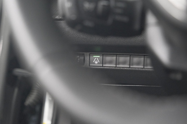 Peugeot 2008 Hybrid 136 e-DCS6 Allure | 360 Camera | Adaptieve Cruise Control | Dodehoekdetectie | Navigatie