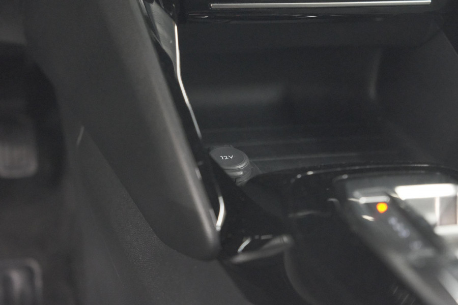 Peugeot 2008 Hybrid 136 e-DCS6 Allure | 360 Camera | Adaptieve Cruise Control | Dodehoekdetectie | Navigatie