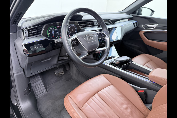 Audi e-tron 55 Quattro 95kWh 408PK Elektr.Leer+Verwarmd Pano-Dak Trekhaak Luchtvering Adap.Cruise Navi Ecc Stoelverwarming Business edition  SOH 93% LED Lmv Elek.Achterklep Privacy Glas Keyless Zwarte Hemel 1e Eigenaar 1.800KG Trekgewicht Zeer compleet! Volledig Dealer Onderhouden, net Beurt gehad bij Audi!