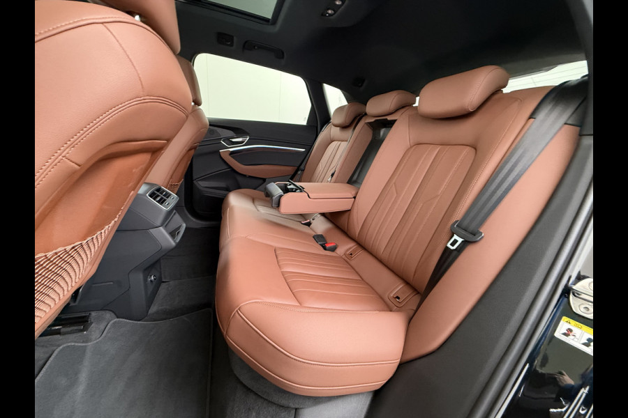 Audi e-tron 55 Quattro 95kWh 408PK Elektr.Leer+Verwarmd Pano-Dak Trekhaak Luchtvering Adap.Cruise Navi Ecc Stoelverwarming Business edition  SOH 93% LED Lmv Elek.Achterklep Privacy Glas Keyless Zwarte Hemel 1e Eigenaar 1.800KG Trekgewicht Zeer compleet! Volledig Dealer Onderhouden, net Beurt gehad bij Audi!