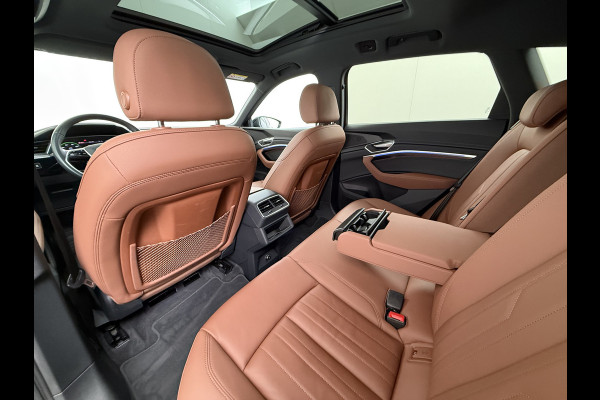 Audi e-tron 55 Quattro 95kWh 408PK Elektr.Leer+Verwarmd Pano-Dak Trekhaak Luchtvering Adap.Cruise Navi Ecc Stoelverwarming Business edition  SOH 93% LED Lmv Elek.Achterklep Privacy Glas Keyless Zwarte Hemel 1e Eigenaar 1.800KG Trekgewicht Zeer compleet! Volledig Dealer Onderhouden, net Beurt gehad bij Audi!