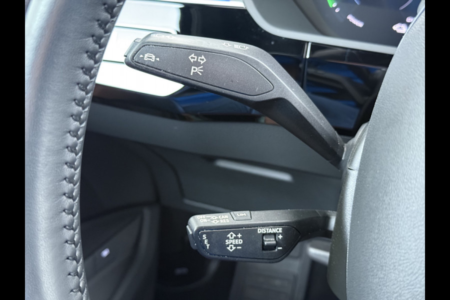 Audi e-tron 55 Quattro 95kWh 408PK Elektr.Leer+Verwarmd Pano-Dak Trekhaak Luchtvering Adap.Cruise Navi Ecc Stoelverwarming Business edition  SOH 93% LED Lmv Elek.Achterklep Privacy Glas Keyless Zwarte Hemel 1e Eigenaar 1.800KG Trekgewicht Zeer compleet! Volledig Dealer Onderhouden, net Beurt gehad bij Audi!