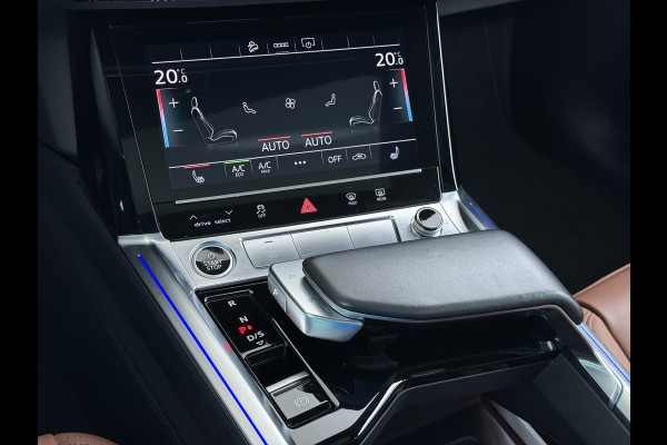 Audi e-tron 55 Quattro 95kWh 408PK Elektr.Leer+Verwarmd Pano-Dak Trekhaak Luchtvering Adap.Cruise Navi Ecc Stoelverwarming Business edition  SOH 93% LED Lmv Elek.Achterklep Privacy Glas Keyless Zwarte Hemel 1e Eigenaar 1.800KG Trekgewicht Zeer compleet! Volledig Dealer Onderhouden, net Beurt gehad bij Audi!