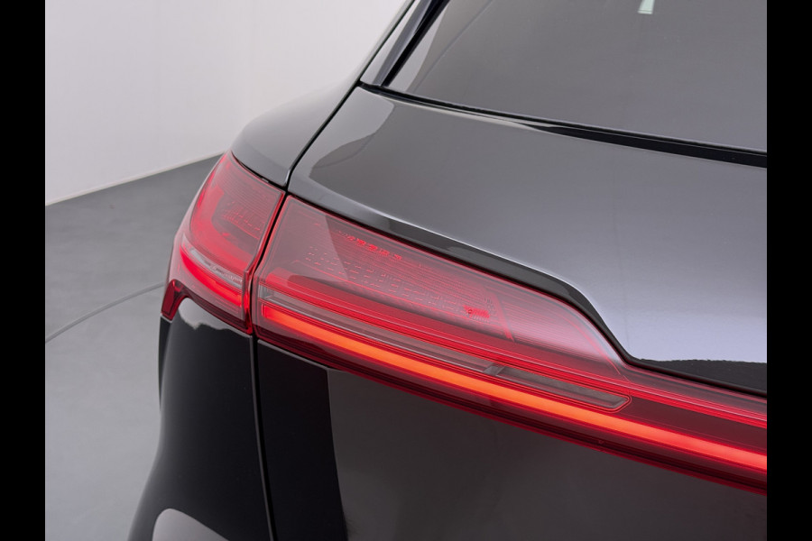 Audi e-tron 55 Quattro 95kWh 408PK Elektr.Leer+Verwarmd Pano-Dak Trekhaak Luchtvering Adap.Cruise Navi Ecc Stoelverwarming Business edition  SOH 93% LED Lmv Elek.Achterklep Privacy Glas Keyless Zwarte Hemel 1e Eigenaar 1.800KG Trekgewicht Zeer compleet! Volledig Dealer Onderhouden, net Beurt gehad bij Audi!