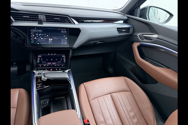 Audi e-tron 55 Quattro 95kWh 408PK Elektr.Leer+Verwarmd Pano-Dak Trekhaak Luchtvering Adap.Cruise Navi Ecc Stoelverwarming Business edition  SOH 93% LED Lmv Elek.Achterklep Privacy Glas Keyless Zwarte Hemel 1e Eigenaar 1.800KG Trekgewicht Zeer compleet! Volledig Dealer Onderhouden, net Beurt gehad bij Audi!