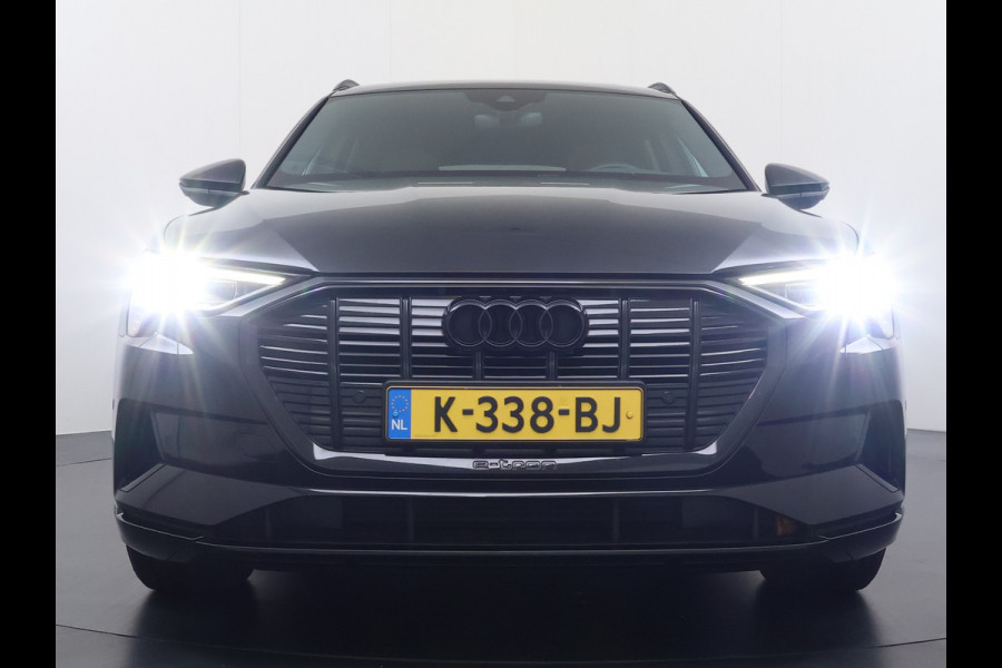 Audi e-tron 55 Quattro 95kWh 408PK Elektr.Leer+Verwarmd Pano-Dak Trekhaak Luchtvering Adap.Cruise Navi Ecc Stoelverwarming Business edition  SOH 93% LED Lmv Elek.Achterklep Privacy Glas Keyless Zwarte Hemel 1e Eigenaar 1.800KG Trekgewicht Zeer compleet! Volledig Dealer Onderhouden, net Beurt gehad bij Audi!