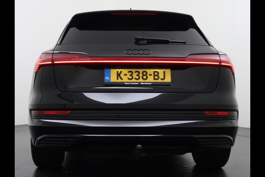 Audi e-tron 55 Quattro 95kWh 408PK Elektr.Leer+Verwarmd Pano-Dak Trekhaak Luchtvering Adap.Cruise Navi Ecc Stoelverwarming Business edition  SOH 93% LED Lmv Elek.Achterklep Privacy Glas Keyless Zwarte Hemel 1e Eigenaar 1.800KG Trekgewicht Zeer compleet! Volledig Dealer Onderhouden, net Beurt gehad bij Audi!