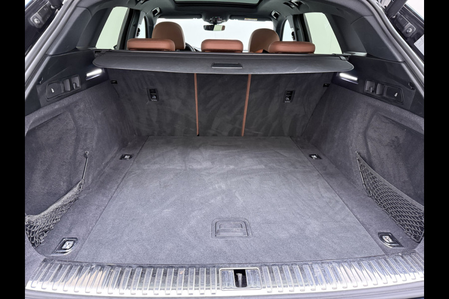 Audi e-tron 55 Quattro 95kWh 408PK Elektr.Leer+Verwarmd Pano-Dak Trekhaak Luchtvering Adap.Cruise Navi Ecc Stoelverwarming Business edition  SOH 93% LED Lmv Elek.Achterklep Privacy Glas Keyless Zwarte Hemel 1e Eigenaar 1.800KG Trekgewicht Zeer compleet! Volledig Dealer Onderhouden, net Beurt gehad bij Audi!