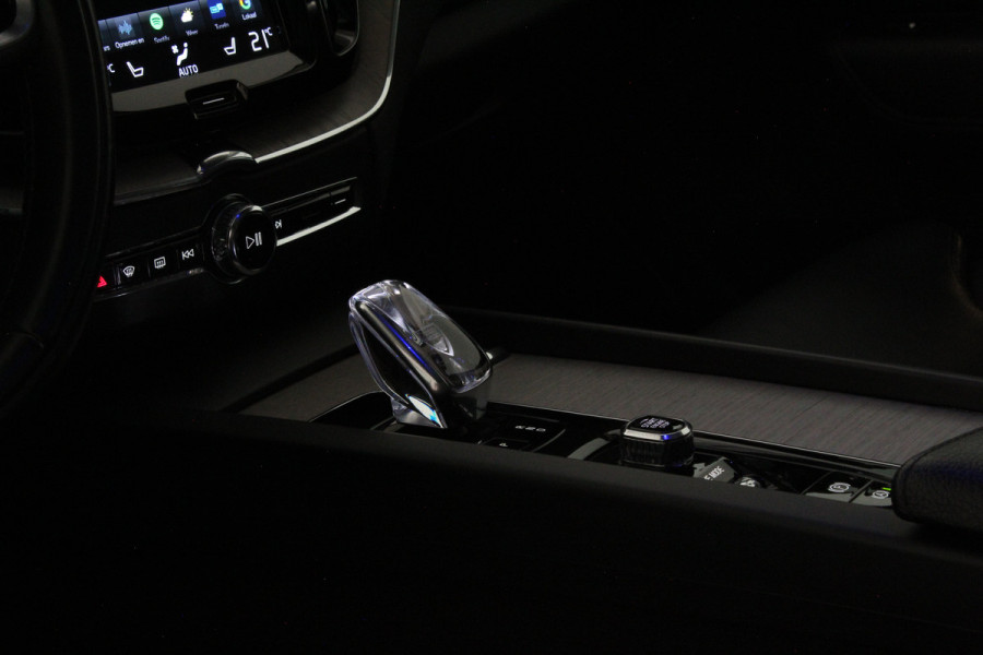 Volvo XC60 2.0 T6 Plug-in hybrid AWD Inscription 341pk/Trekhaak/Pano.schuif/Memory/Leer/ONYX BLACK/Apple CarPlay/Standverwarming