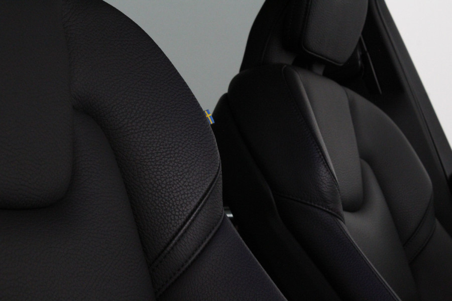 Volvo XC60 2.0 T6 Plug-in hybrid AWD Inscription 341pk/Trekhaak/Pano.schuif/Memory/Leer/ONYX BLACK/Apple CarPlay/Standverwarming