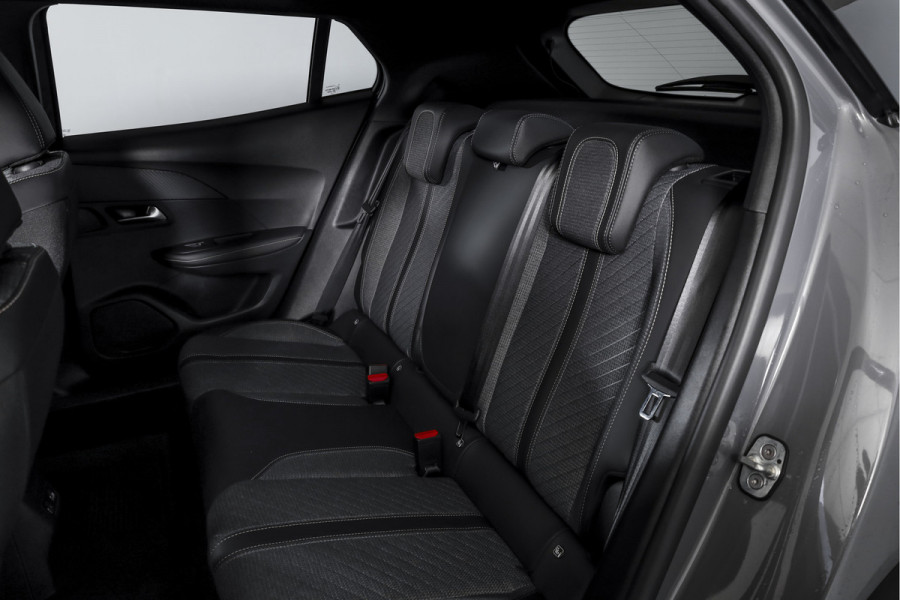 Peugeot 2008 1.2 Hybrid 145 Allure - Automaat | Dig. Cockpit | Adapt. Cruise | Stoelverw. | PDC | Camera | App. Connect | ECC | DAB | LM 17" | 2301