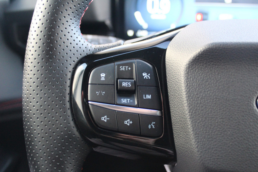 Ford Puma 1.0-125pk EcoBoost Mild Hybrid ST-Line X AUTOMAAT ! Nieuw model ! Fabrieksgarantie t/m 16-09-2028. Mooie, erg luxe hoogzitter ! Slechts 11.300km ! Autm. airco, camera rondom, navigatie, telefoonvoorb., B&O soundsyst., metallic lak, LM wielen, LED verlichting, adaptieve cruise control etc.