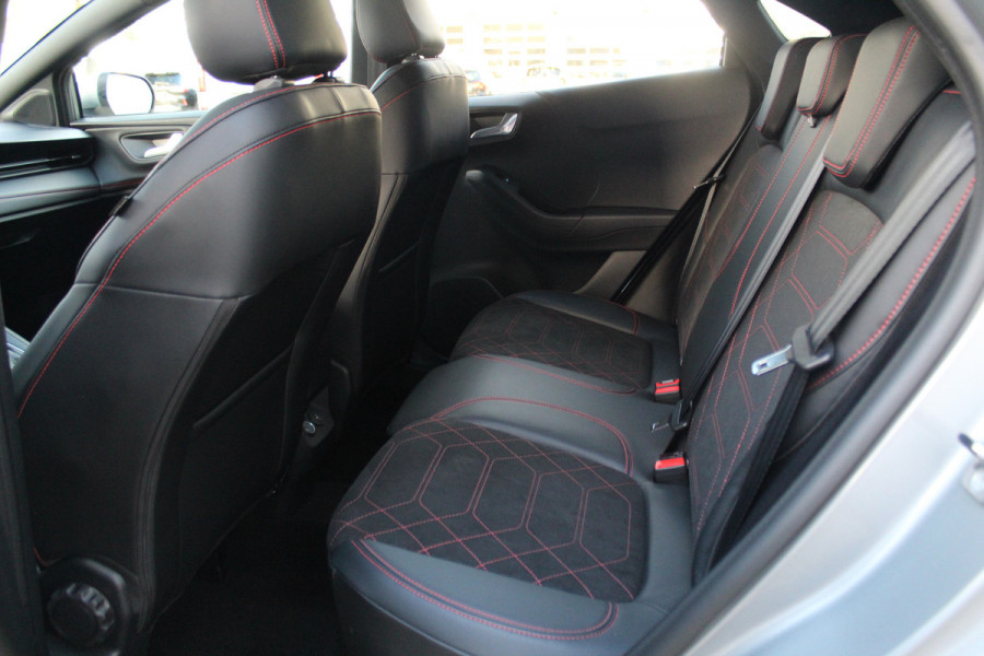 Ford Puma 1.0-125pk EcoBoost Mild Hybrid ST-Line X AUTOMAAT ! Nieuw model ! Fabrieksgarantie t/m 25-09-2028. Mooie, erg luxe hoogzitter ! Slechts 8.500 km ! Autm. airco, camera rondom, navigatie, telefoonvoorb., B&O soundsyst., metallic lak, LM wielen, LED verlichting, adaptieve cruise control etc.