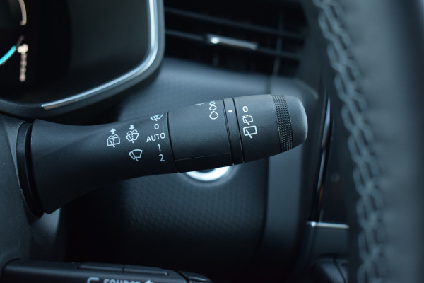 Mitsubishi Colt 1.6 HEV First Edition | Stuur- en Stoelverw. | Bose | Half Leer | 360 Cam