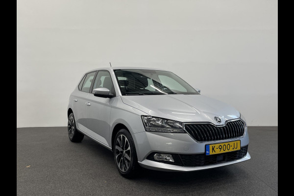 Škoda Fabia 1.0 TSI Business Edition Navigatie Apple Carplay/Android Auto Parkeersensoren achter Cruise Control Airco Lichtmetalen velgen