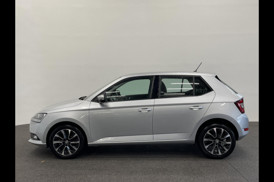 Škoda Fabia 1.0 TSI Business Edition Navigatie Apple Carplay/Android Auto Parkeersensoren achter Cruise Control Airco Lichtmetalen velgen