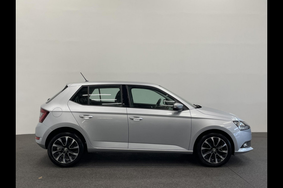 Škoda Fabia 1.0 TSI Business Edition Navigatie Apple Carplay/Android Auto Parkeersensoren achter Cruise Control Airco Lichtmetalen velgen