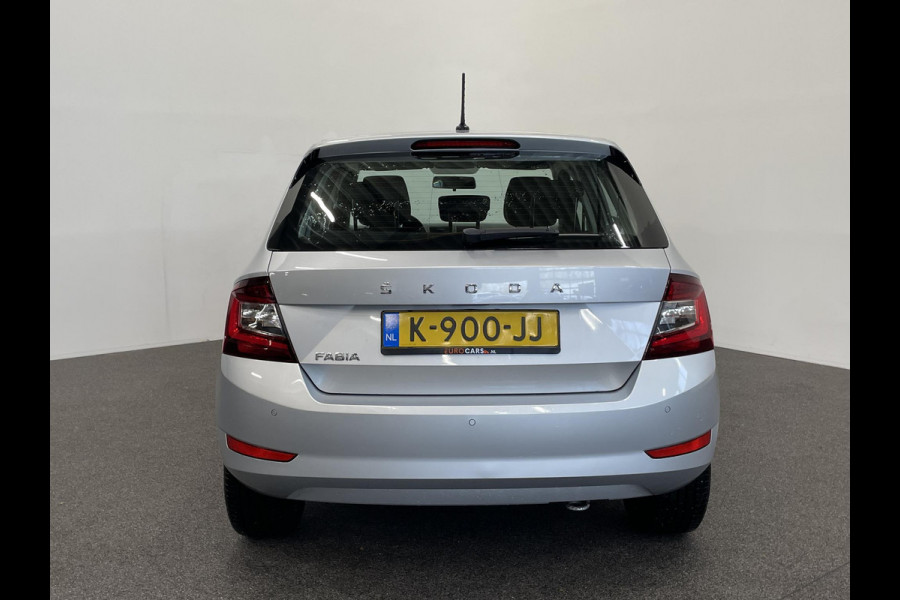 Škoda Fabia 1.0 TSI Business Edition Navigatie Apple Carplay/Android Auto Parkeersensoren achter Cruise Control Airco Lichtmetalen velgen