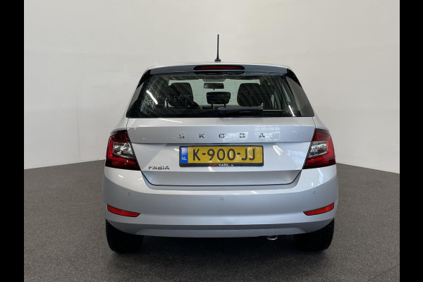 Škoda Fabia 1.0 TSI Business Edition Navigatie Apple Carplay/Android Auto Parkeersensoren achter Cruise Control Airco Lichtmetalen velgen