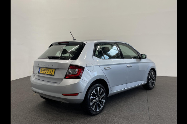 Škoda Fabia 1.0 TSI Business Edition Navigatie Apple Carplay/Android Auto Parkeersensoren achter Cruise Control Airco Lichtmetalen velgen