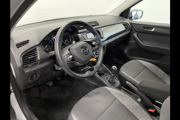 Škoda Fabia 1.0 TSI Business Edition Navigatie Apple Carplay/Android Auto Parkeersensoren achter Cruise Control Airco Lichtmetalen velgen