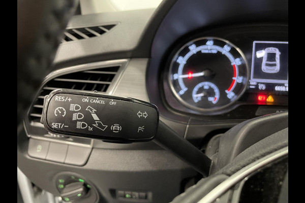 Škoda Fabia 1.0 TSI Business Edition Navigatie Apple Carplay/Android Auto Parkeersensoren achter Cruise Control Airco Lichtmetalen velgen