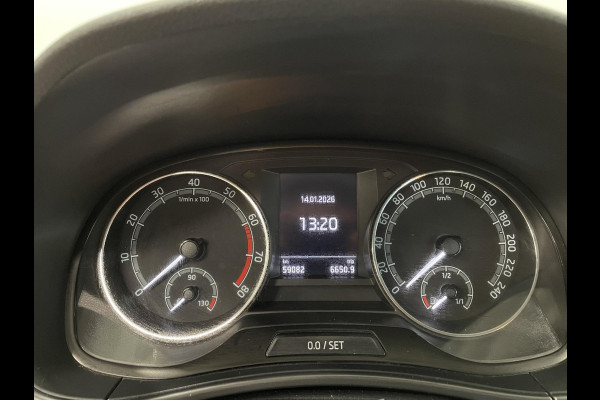 Škoda Fabia 1.0 TSI Business Edition Navigatie Apple Carplay/Android Auto Parkeersensoren achter Cruise Control Airco Lichtmetalen velgen