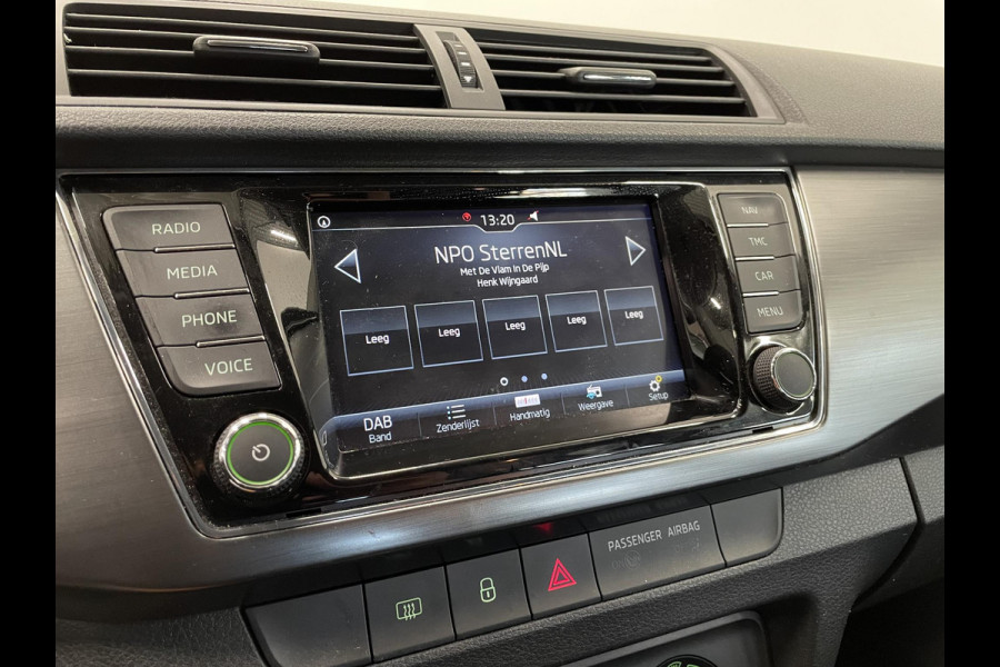 Škoda Fabia 1.0 TSI Business Edition Navigatie Apple Carplay/Android Auto Parkeersensoren achter Cruise Control Airco Lichtmetalen velgen
