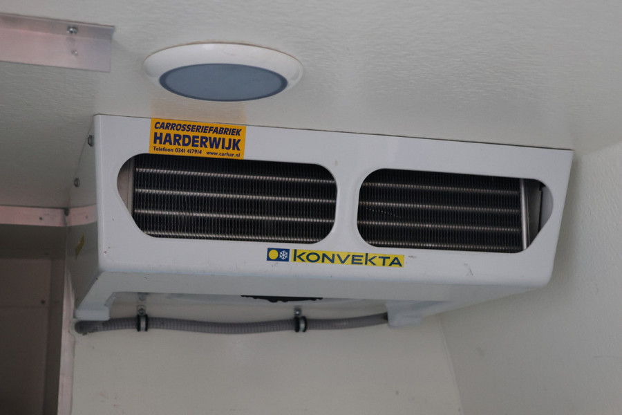 Volkswagen Caddy 2.0 TDI 150 PK L2H1 Maxi Highline | Koelwagen | L+R Schuifdeur | Bi-Xenon | ACC | Climate control | CarPlay | Navigatie | DAB | Trekhaak | Nieuwe APK | NL Auto