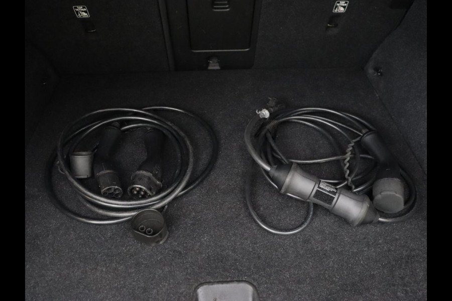 Volvo XC40 Recharge P8 AWD R Design | Stoel & stuurverwarming | Camera | Leder/Alcantara | Adaptive cruise | Keyless | Full LED | Navigatie | Harman/Kardon