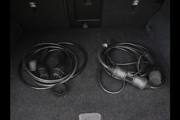 Volvo XC40 Recharge P8 AWD R Design | Stoel & stuurverwarming | Camera | Leder/Alcantara | Adaptive cruise | Keyless | Full LED | Navigatie | Harman/Kardon