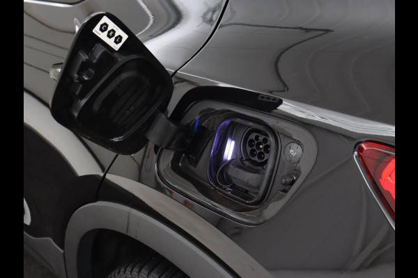 Volvo XC40 Recharge P8 AWD R Design | Stoel & stuurverwarming | Camera | Leder/Alcantara | Adaptive cruise | Keyless | Full LED | Navigatie | Harman/Kardon