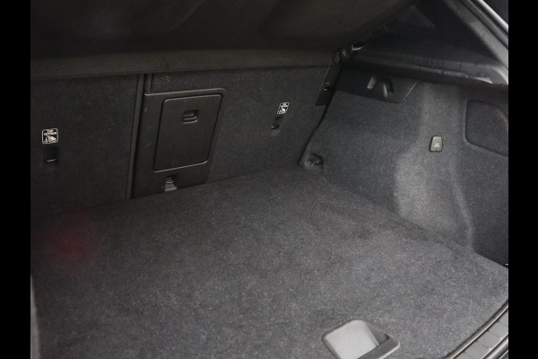 Volvo XC40 Recharge P8 AWD R Design | Stoel & stuurverwarming | Camera | Leder/Alcantara | Adaptive cruise | Keyless | Full LED | Navigatie | Harman/Kardon
