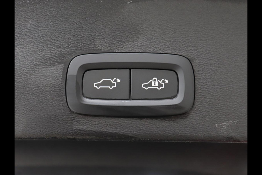 Volvo XC40 Recharge P8 AWD R Design | Stoel & stuurverwarming | Camera | Leder/Alcantara | Adaptive cruise | Keyless | Full LED | Navigatie | Harman/Kardon
