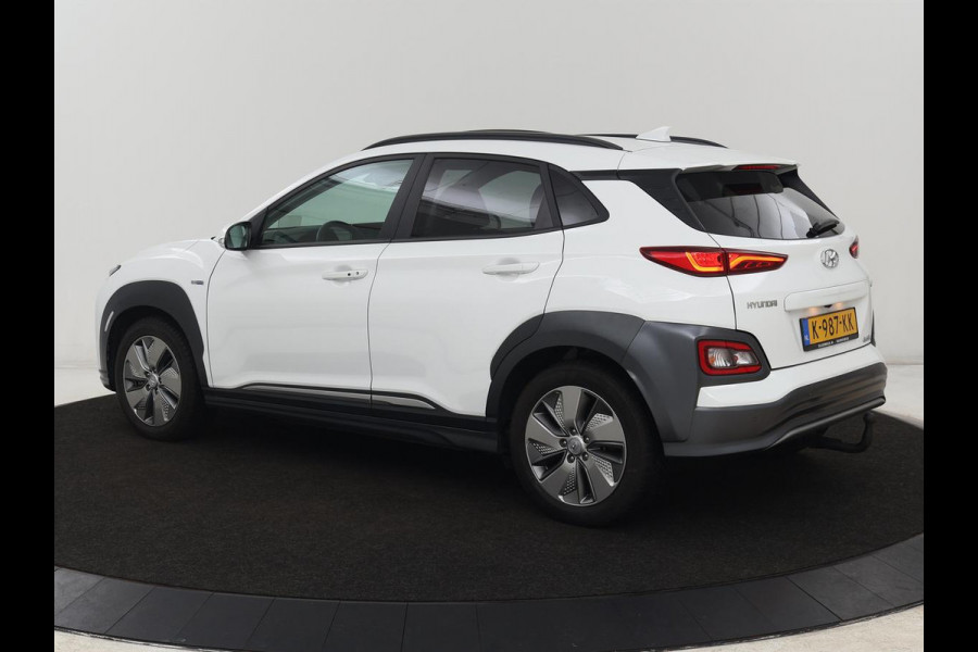 Hyundai Kona EV Limited 64 kWh | Schuifdak | Leder | Trekhaak | Stoelventilatie | Head-Up | Carplay | Warmtepomp | Achterbankverwarming | Navigatie | Camera | Full LED | Keyless