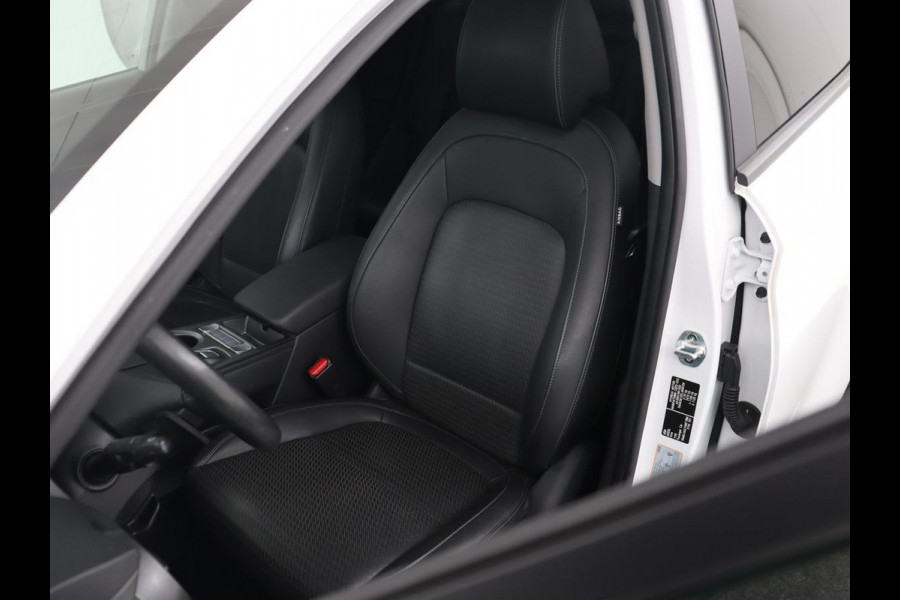 Hyundai Kona EV Limited 64 kWh | Schuifdak | Leder | Trekhaak | Stoelventilatie | Head-Up | Carplay | Warmtepomp | Achterbankverwarming | Navigatie | Camera | Full LED | Keyless