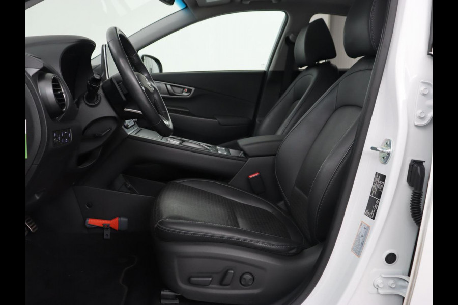 Hyundai Kona EV Limited 64 kWh | Schuifdak | Leder | Trekhaak | Stoelventilatie | Head-Up | Carplay | Warmtepomp | Achterbankverwarming | Navigatie | Camera | Full LED | Keyless