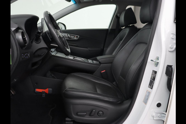 Hyundai Kona EV Limited 64 kWh | Schuifdak | Leder | Trekhaak | Stoelventilatie | Head-Up | Carplay | Warmtepomp | Achterbankverwarming | Navigatie | Camera | Full LED | Keyless