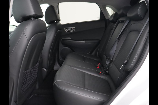 Hyundai Kona EV Limited 64 kWh | Schuifdak | Leder | Trekhaak | Stoelventilatie | Head-Up | Carplay | Warmtepomp | Achterbankverwarming | Navigatie | Camera | Full LED | Keyless