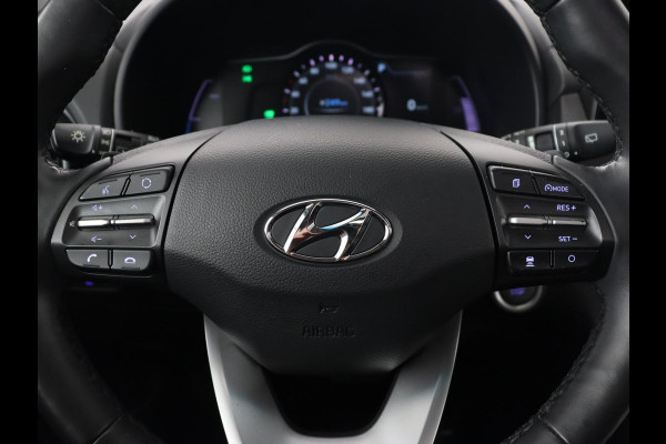 Hyundai Kona EV Limited 64 kWh | Schuifdak | Leder | Trekhaak | Stoelventilatie | Head-Up | Carplay | Warmtepomp | Achterbankverwarming | Navigatie | Camera | Full LED | Keyless