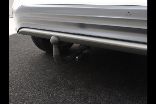 Hyundai Kona EV Limited 64 kWh | Schuifdak | Leder | Trekhaak | Stoelventilatie | Head-Up | Carplay | Warmtepomp | Achterbankverwarming | Navigatie | Camera | Full LED | Keyless